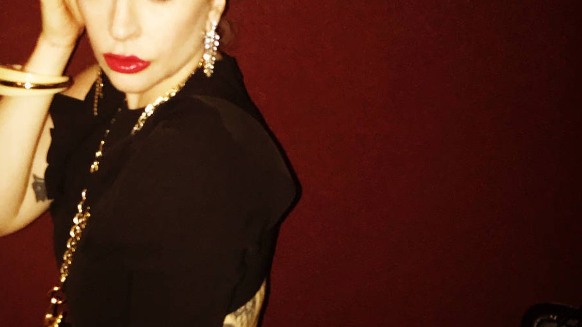Lady Gaga escoge un vestido del diseñador español Juan Vidal para retomar su gira 
