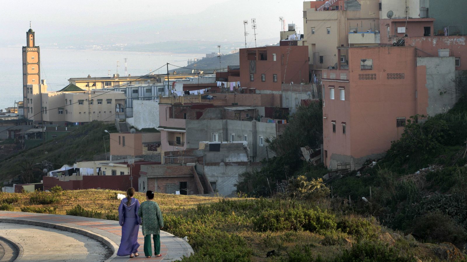 Foto: Imagen de archivo tomada en el barrio del Príncipe, en Ceuta (Reuters)