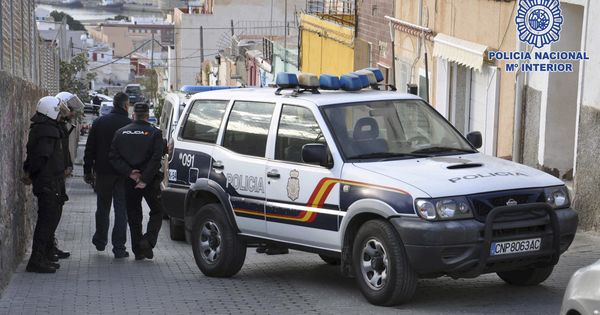 Foto: Detenido en Granada por acosar a una vecina durante un año desde su ventana. (Efe)