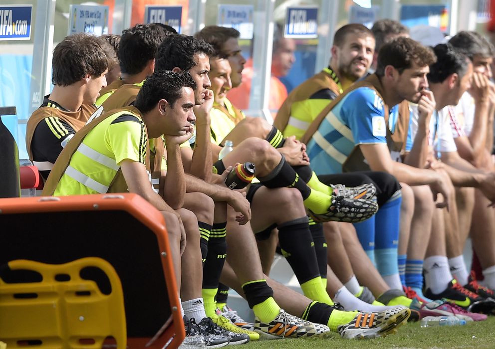 Foto: Xavi Hernández junto a algunos de sus compañeros en el último partido del Mundial (AP).