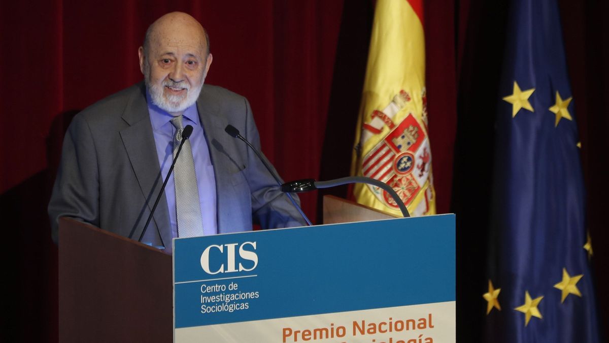 El CIS ficha a dedo la empresa que hacía los sondeos para Tezanos en la revista del PSOE