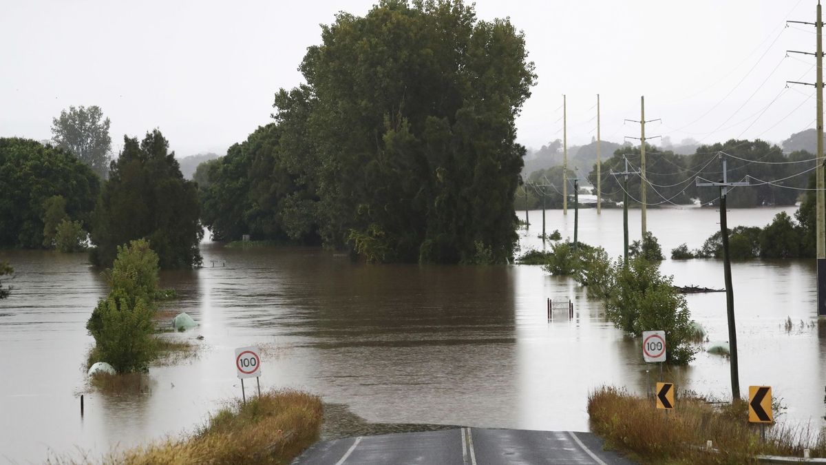 Miles de evacuados y 35 zonas aisladas por las inundaciones en Australia