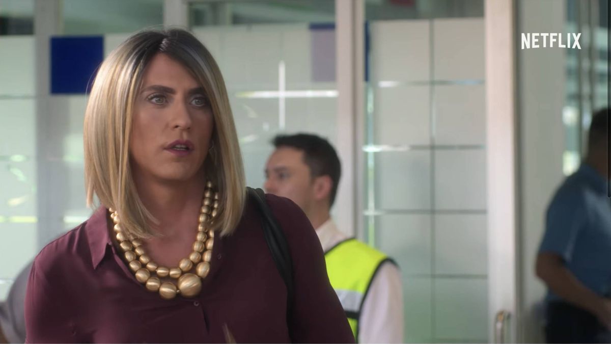 Así luce Paco León, de mujer trans, en la serie 'La casa de las flores' de Netflix
