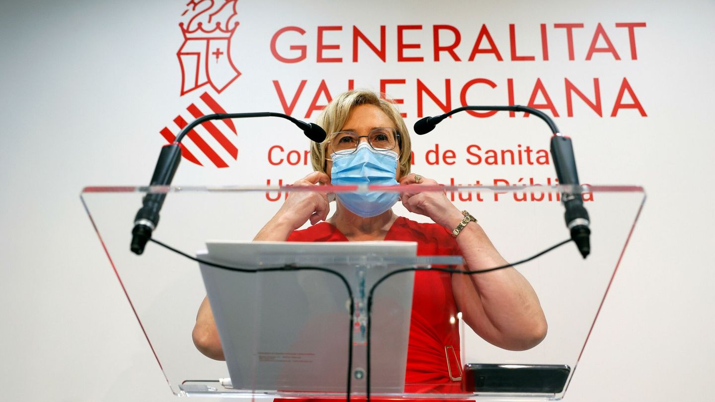 Ana Barceló comparece ante la prensa cuando todavía era consejera de Sanidad. (EFE/Biel Aliño)