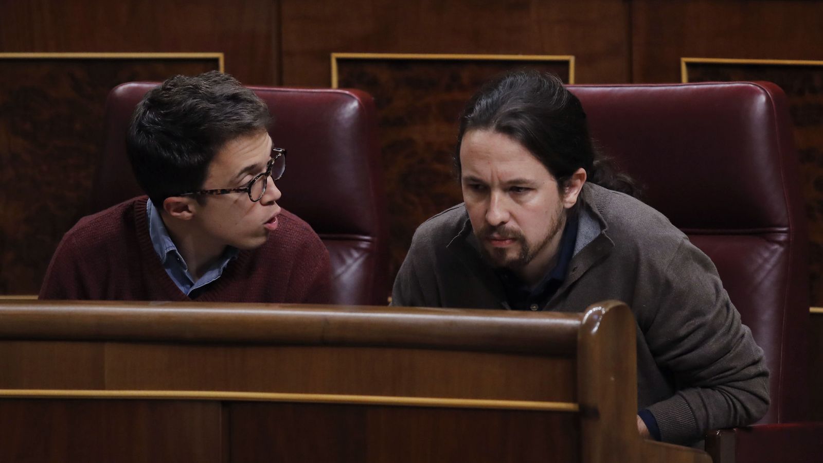 Foto: Los diputados de Podemos, Pablo Iglesias e Íñigo Errejón durante un pleno del Congreso de los Diputados. (Efe)