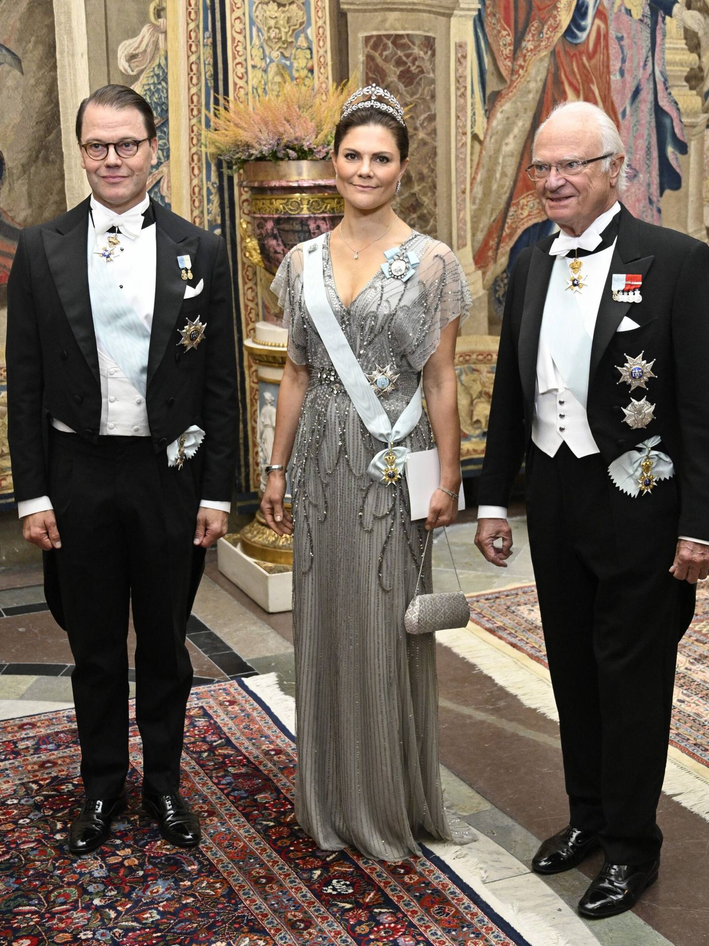  El rey, junto a la princesa Victoria y el príncipe Daniel. (CP)