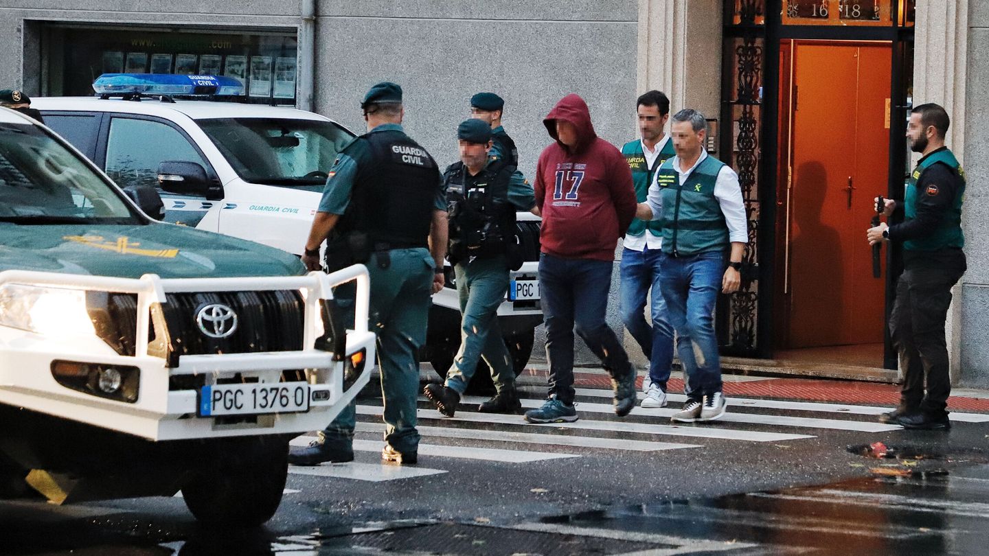 La Guardia Civil escolta al asesino confeso de Elisa. (Europa Press)