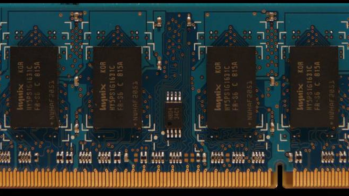 Las RAM SO-DIMM son más cortas y, por tanto, las elegidas para los portátiles (Wikimedia Commons)