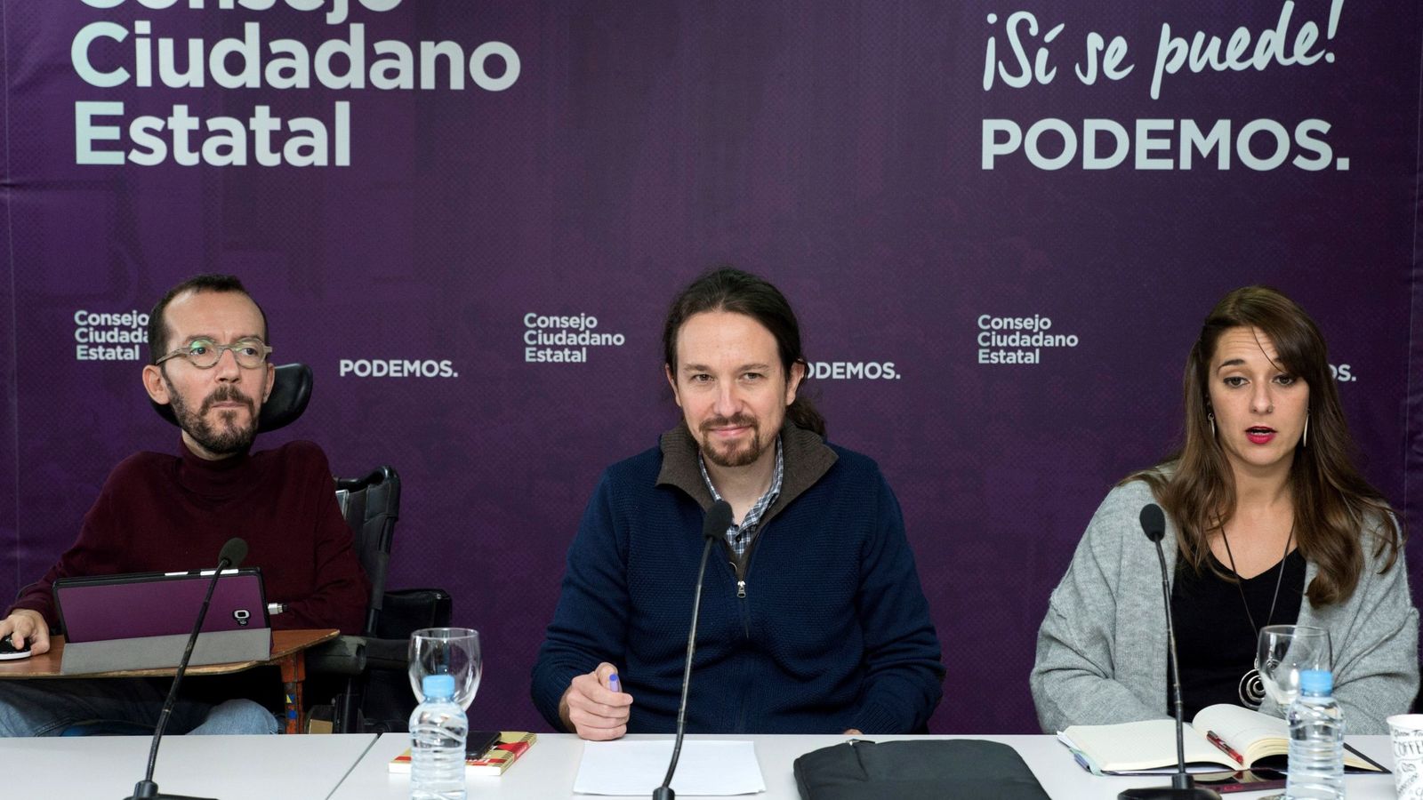 Foto: El secretario general de Podemos, Pablo Iglesias (c), junto al secretario de Organización, Pablo Echenique (i), y la coportavoz, Noelia Vera, en la reunión de la dirección estatal. (EFE)