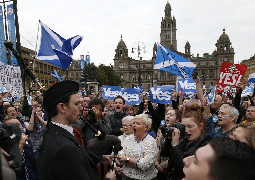 Foto: Activistas por el "sí" a la independencia se congregan en George Square, en Glasgow, Escocia, este 16 de septiembre. (Reuters)