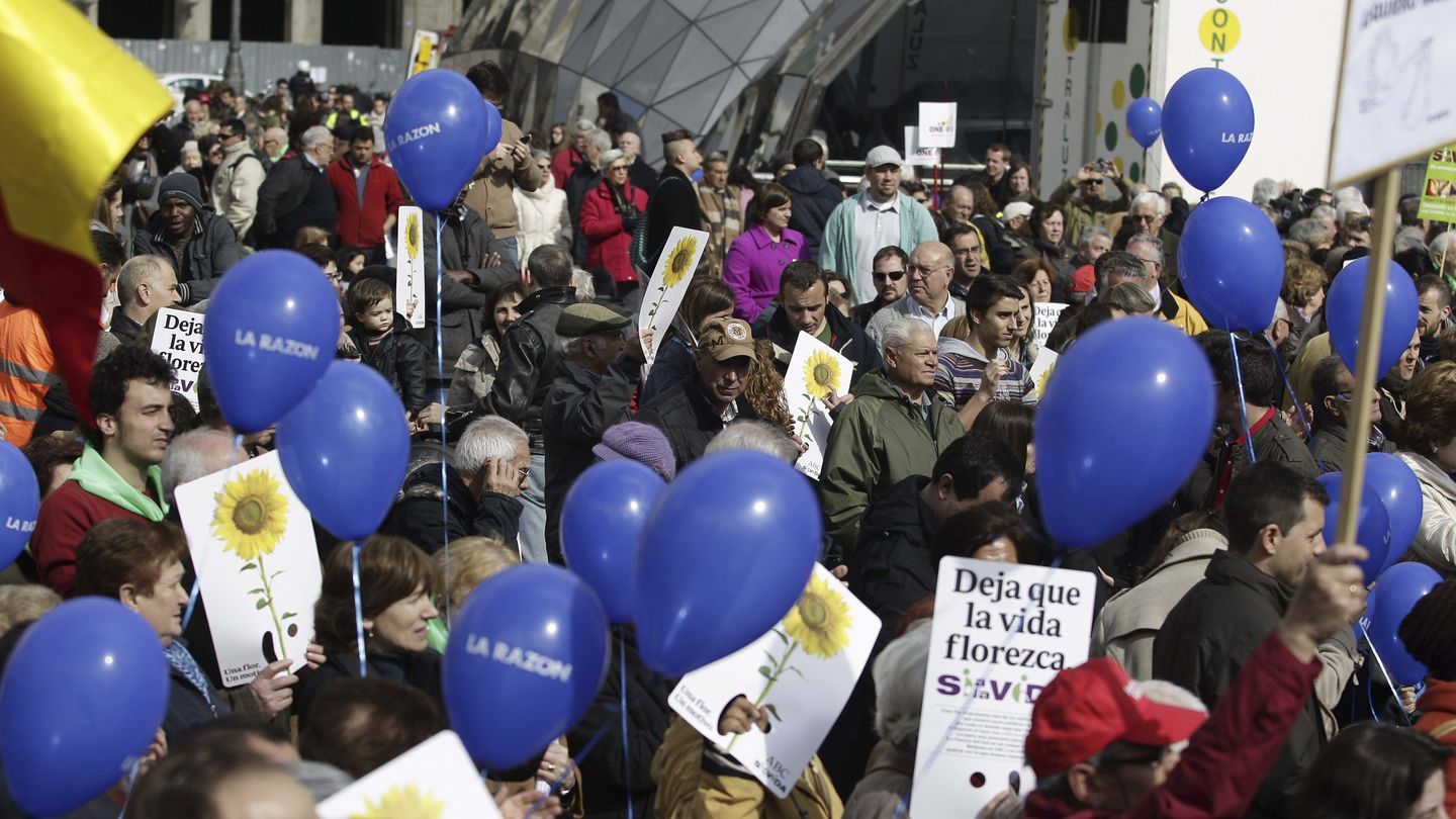 Manifestación en la Puerta del Sol en Madrid bajo el lema 'Sí a la vida'. (Efe)