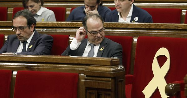 Foto: El diputado de Junts per Catalunya Josep Rull (i), junto al candidato a la presidencia de la Generalitat, Jordi Turull. (EFE)