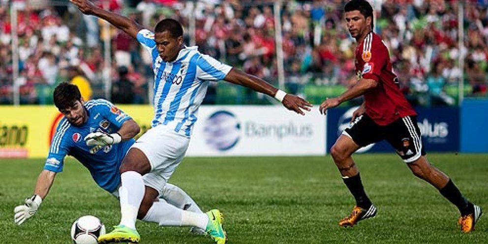 Foto: El Málaga sigue desmantelando el equipo: Rondón, a un paso del Rubin Kazan