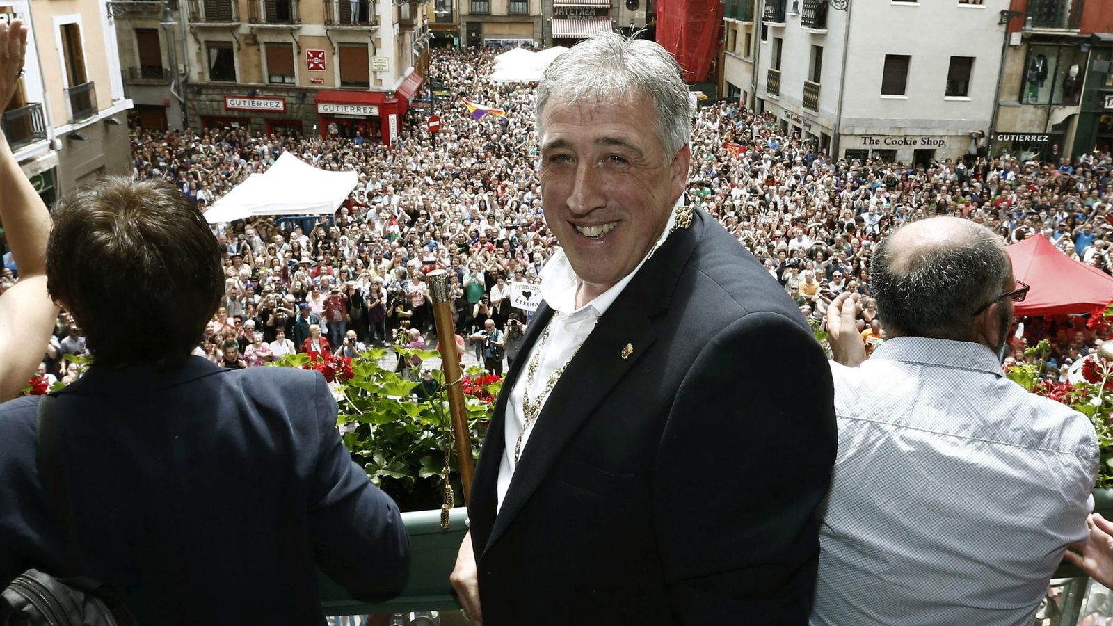 Foto: Joseba Asiron (c), de EH Bildu, alcalde de Pamplona. (EFE)