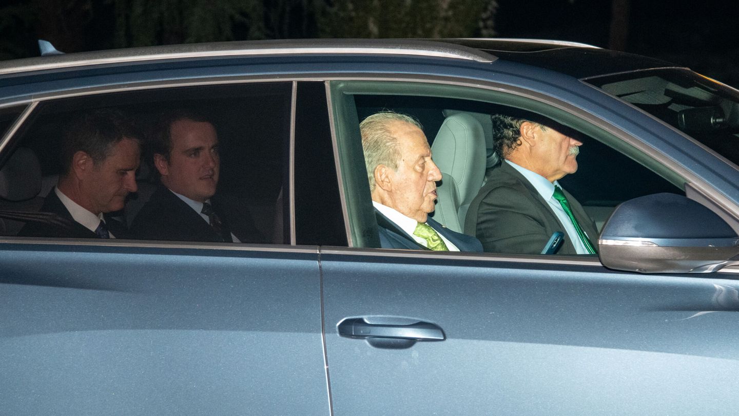 El rey Juan Carlos, saliendo del Palacio de El Pardo. (Europa Press/José Oliva)