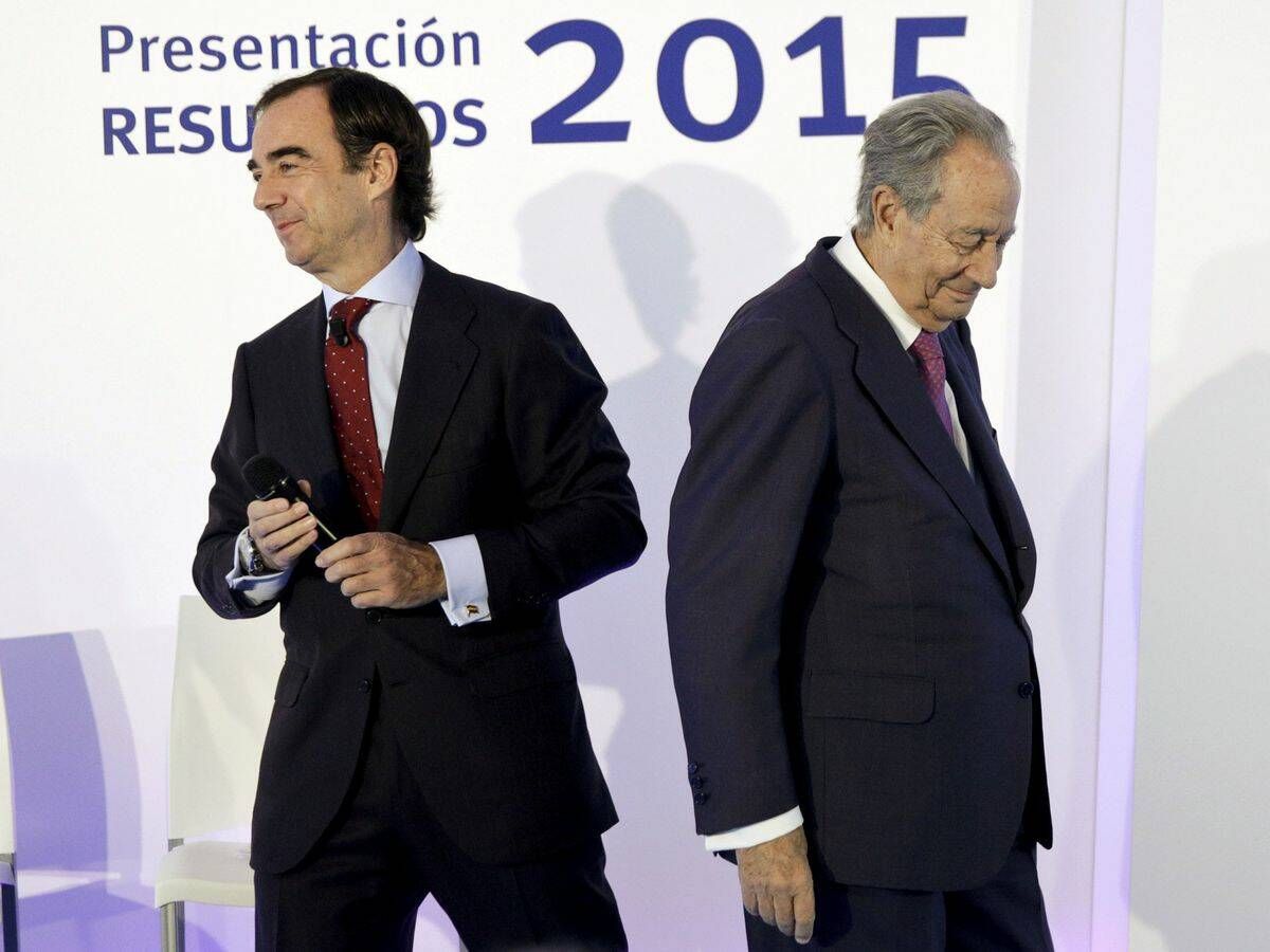 Foto: Juan Villar-Mir de Fuentes (i), junto al fundador del grupo, Juan Miguel Villar Mir. (Reuters)