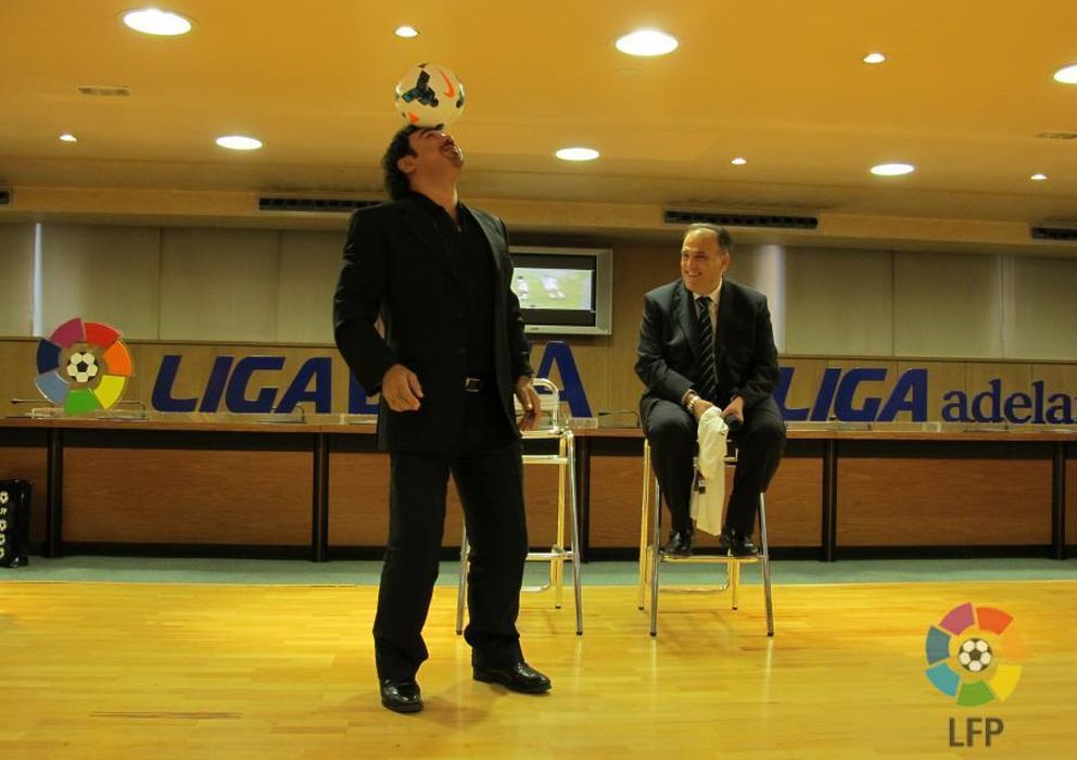 Foto: Hugo Sánchez y Tebas en la Liga de Fútbol Profesional (Foto: LFP). 