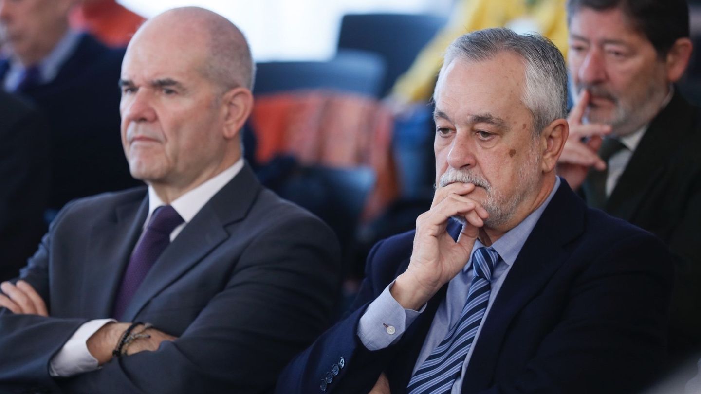 Los expresidentes Manuel Chaves (i) y José Antonio Griñán, durante el juicio de los ERE. (EFE)