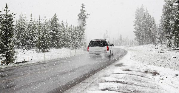 Foto: El invierno obliga a tomar medidas extraordinarias de precaución al volante. (Pixabay)