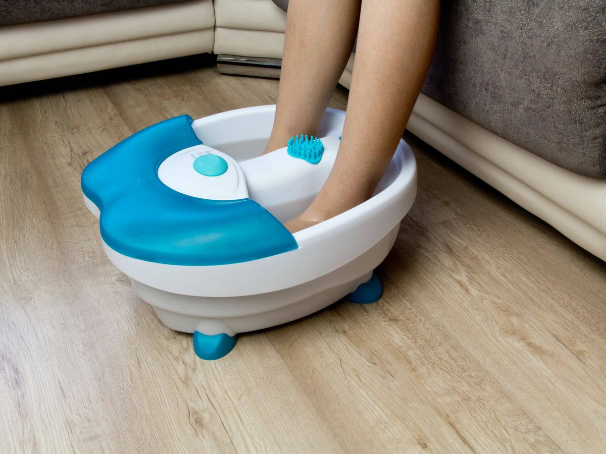 Este futurista masajeador de pies es el regalo ideal para quienes llegan a  casa doloridos