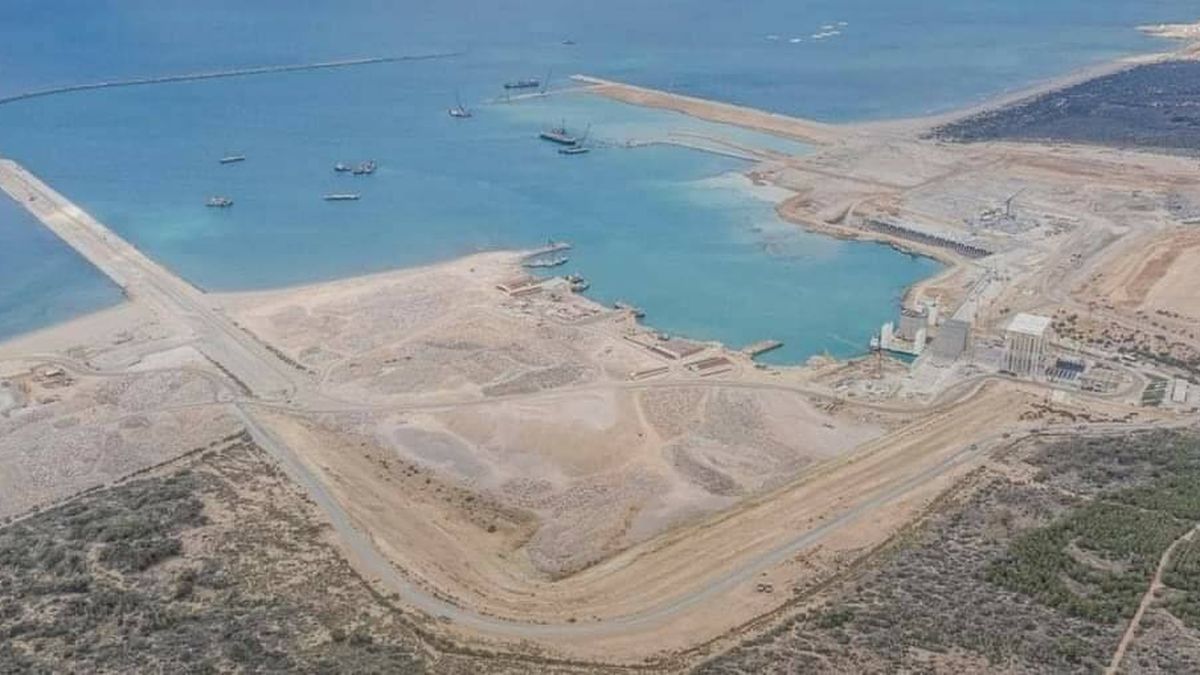 El rey de Marruecos ofrece a la china Cosco el puerto de Nador que competirá con Valencia y Algeciras