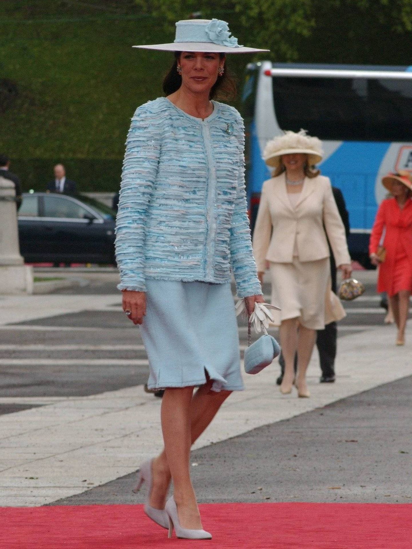 Carolina de Mónaco, a su llegada a la catedral de la Almudena para la boda de los entonces príncipes Felipe y Letizia. (Cordon Press)