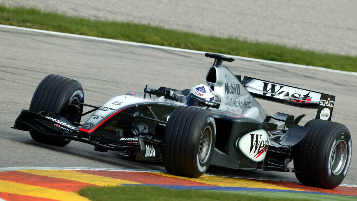 El McLaren de Adrian Newey de 2003, cuando no debutó el MP4-18. (Imago)
