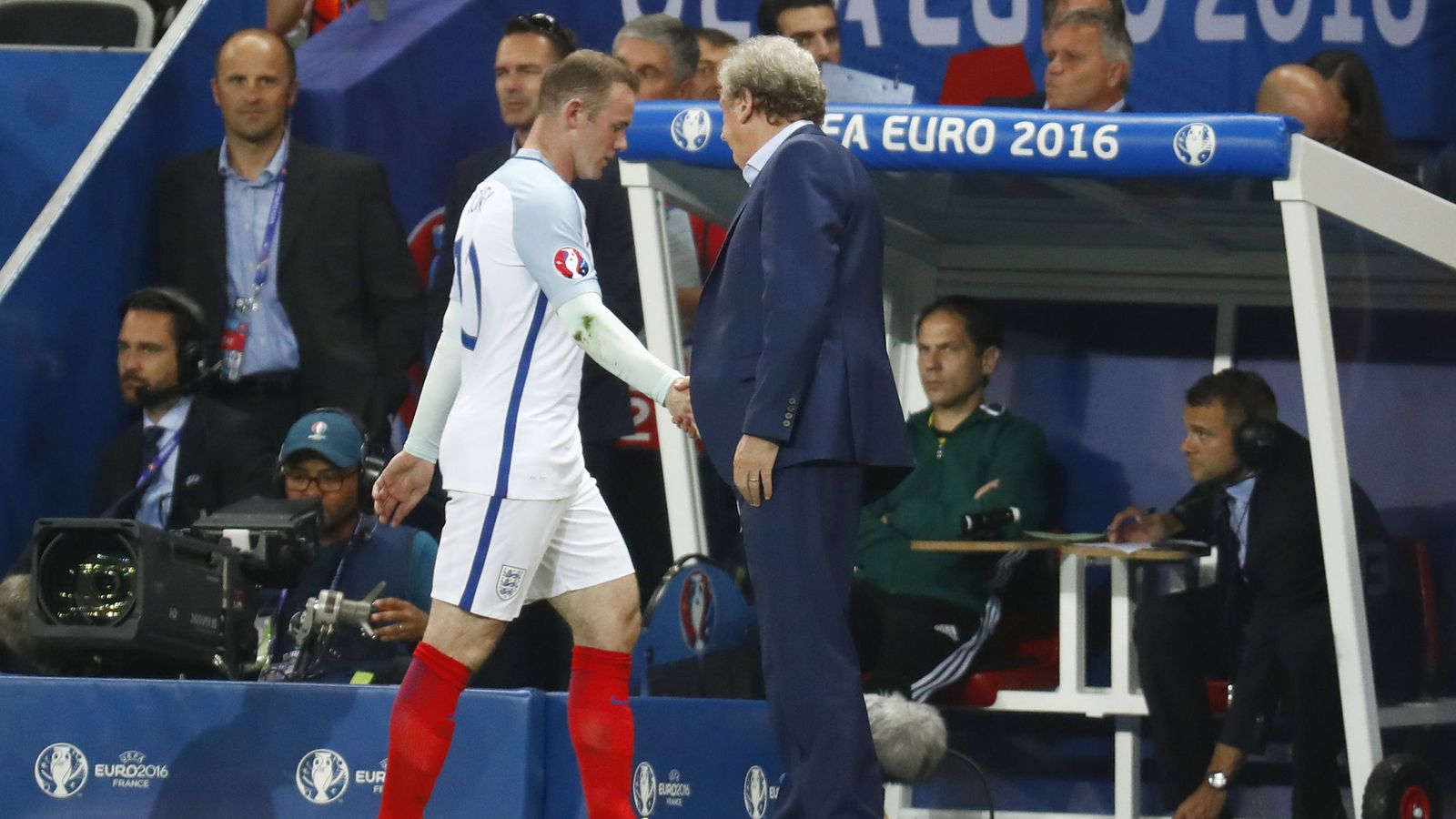 Foto: Rooney fue uno de los sustituidos por Hodgson en el partido contra Islandia (Kai Pfaffenbach Livepic/Reuters)