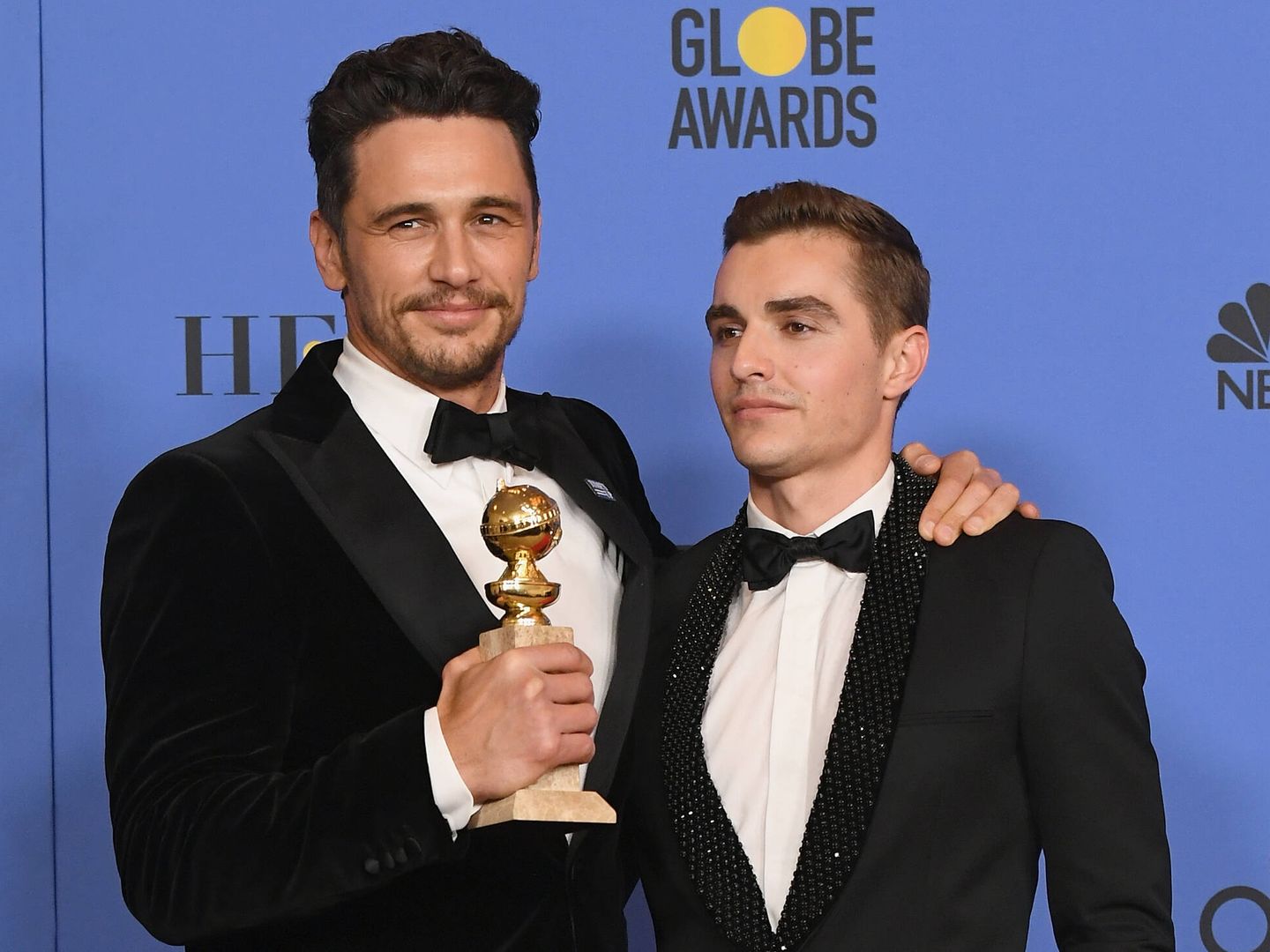 James Franco y su hermano Dave, con su Globo de Oro. (Kevin Winter/Getty)