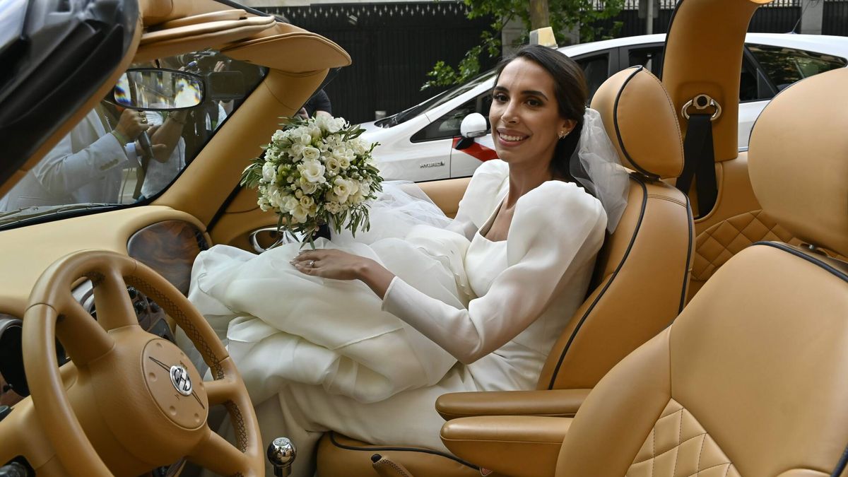 El vestido de novia de Carolina Trillo, hija de Encarna Salazar, y el desfile de famosos en su boda