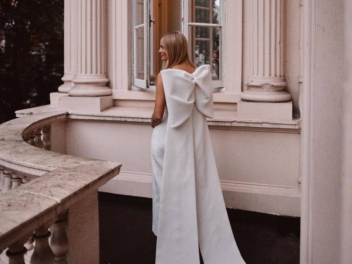 Foto: Un vestido de novia con un lazo XL en la espalda. (Instagram/ @benjaminwheeler)