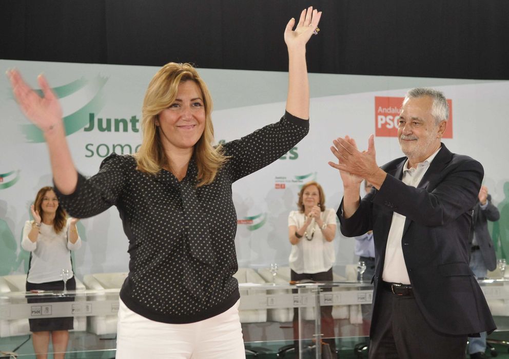 Foto: José Antonio Griñán y su sucesora al frente de la Junta de Andalucía, Susana Díaz (EFE)