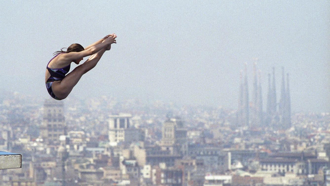 Foto: Una saltadora de trampolín durante los JJOO de Barcelona'92. (EFE)