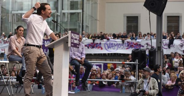 Foto: El secretario general de Podemos, Pablo Iglesias, durante su intervención en un mitin en la plaza del Museo Reina Sofía. (EFE)