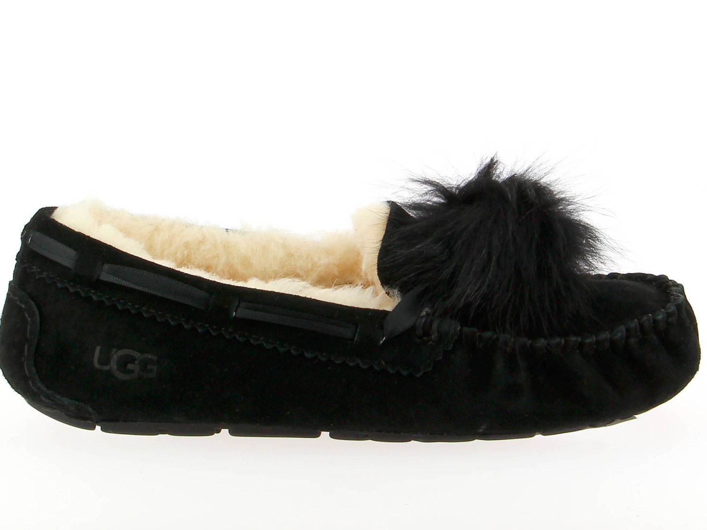 Durante el viaje toca cambiar los stilettos por un calzado más cómodo como el modelo Dakota de la firma UGG (119 euros).