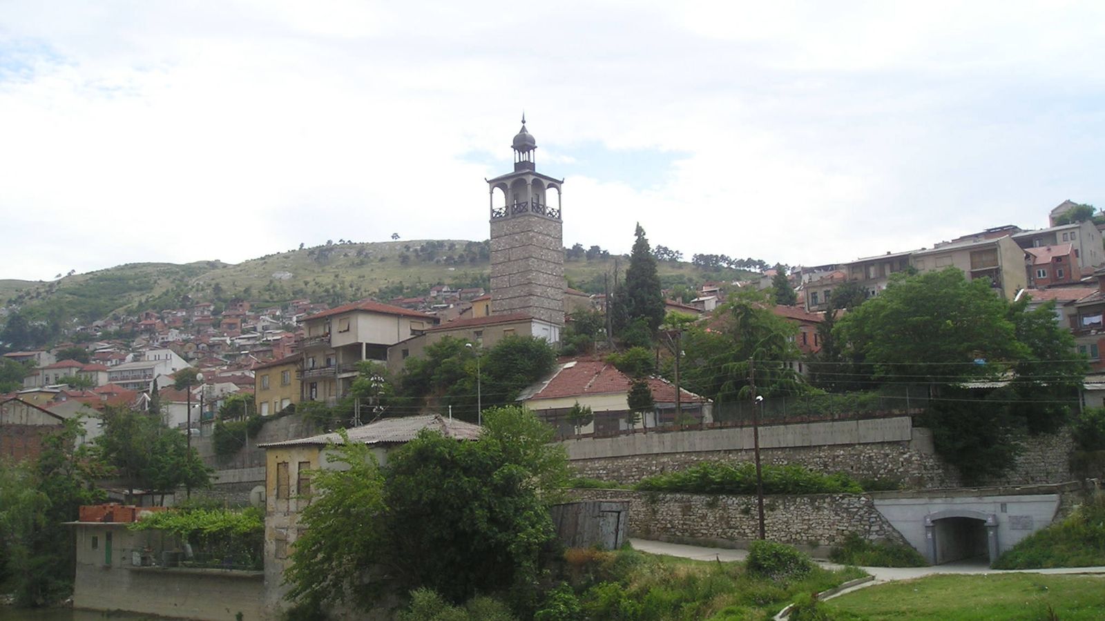 Foto: Paisaje de la localidad macedonia de Veles (Fuente: Wikimedia Commons)