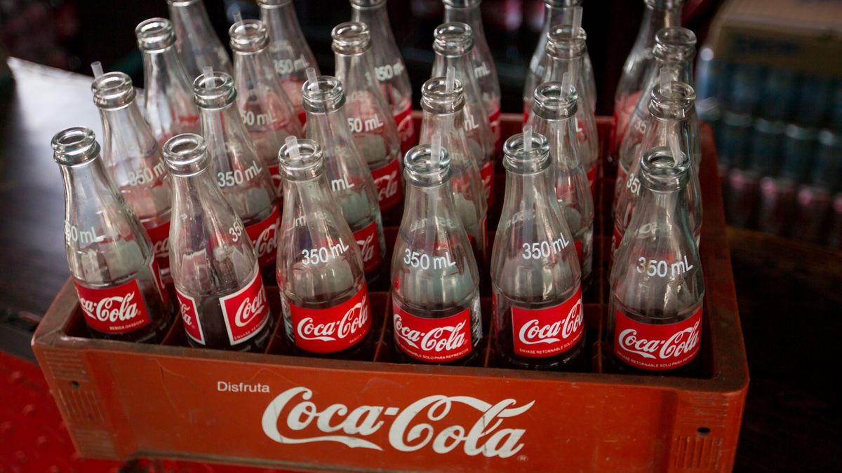 Coca Cola HBC ajustará costes e inversión por el Covit-19, pero mantiene el dividendo