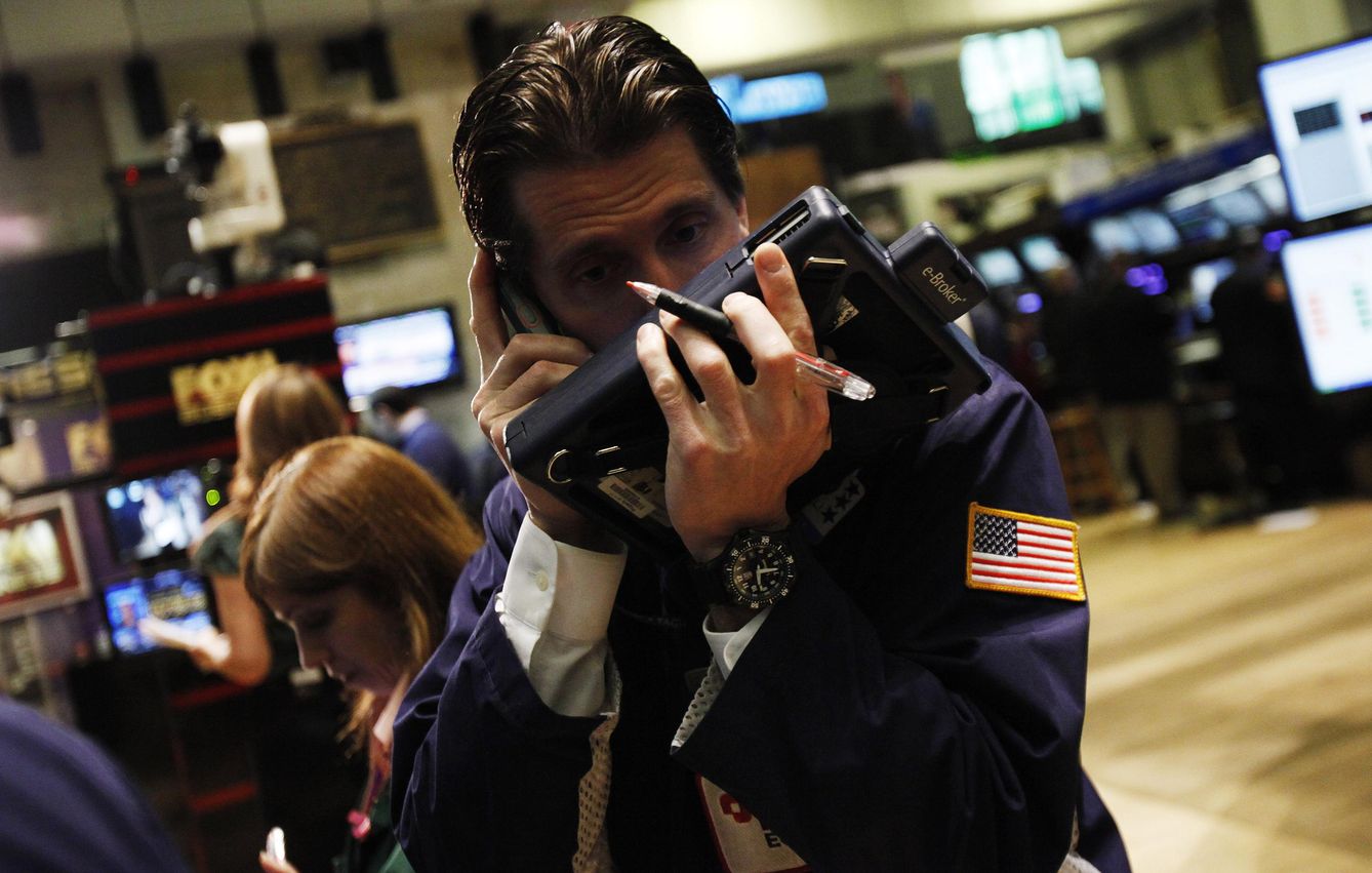 Foto: Un bróker trabaja en la Bolsa de Nueva York, en mayo de 2010. (Reuters)
