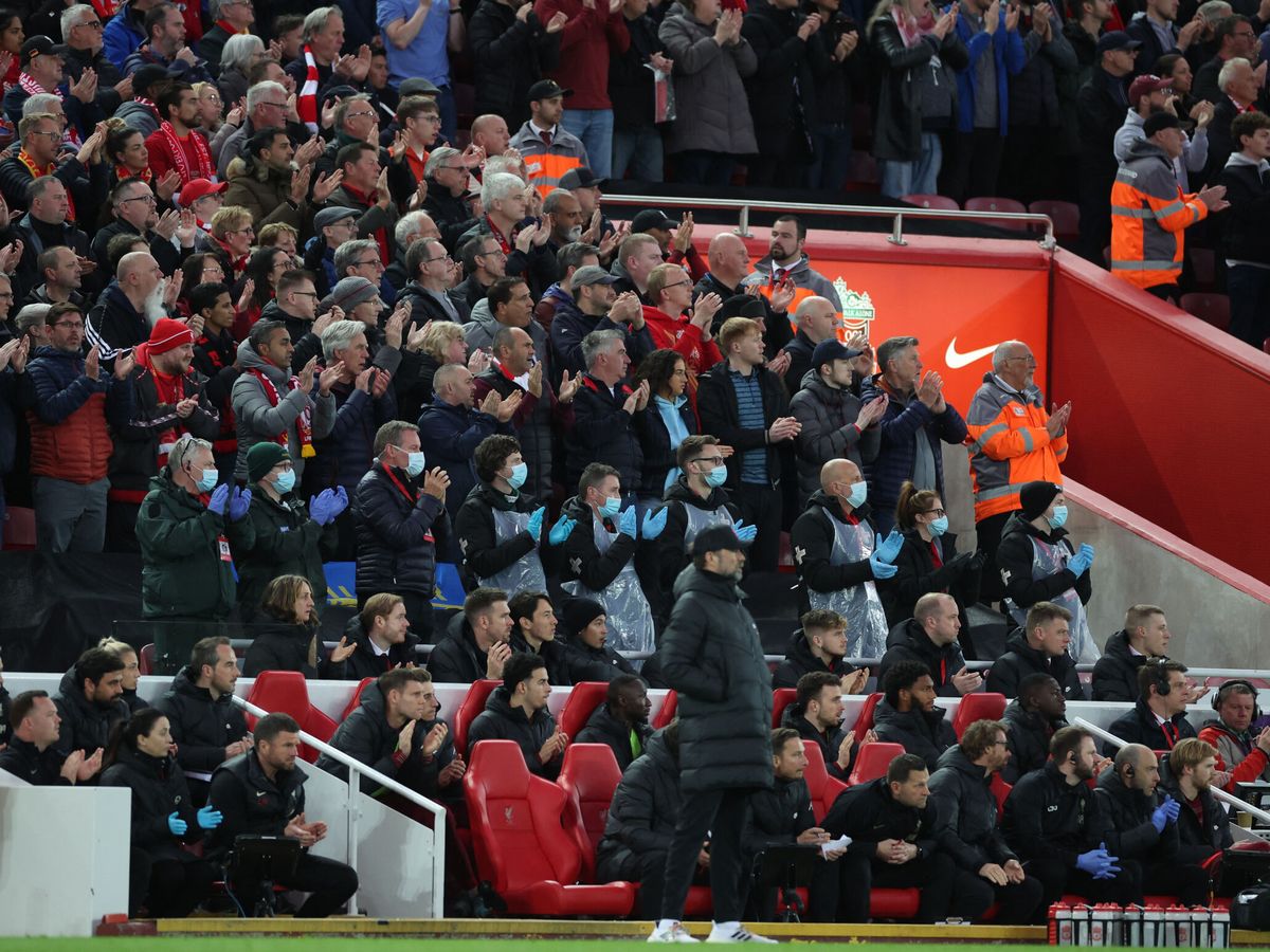 Foto: Anfield entonó al unísono la canción. (REUTERS/Phil Noble)