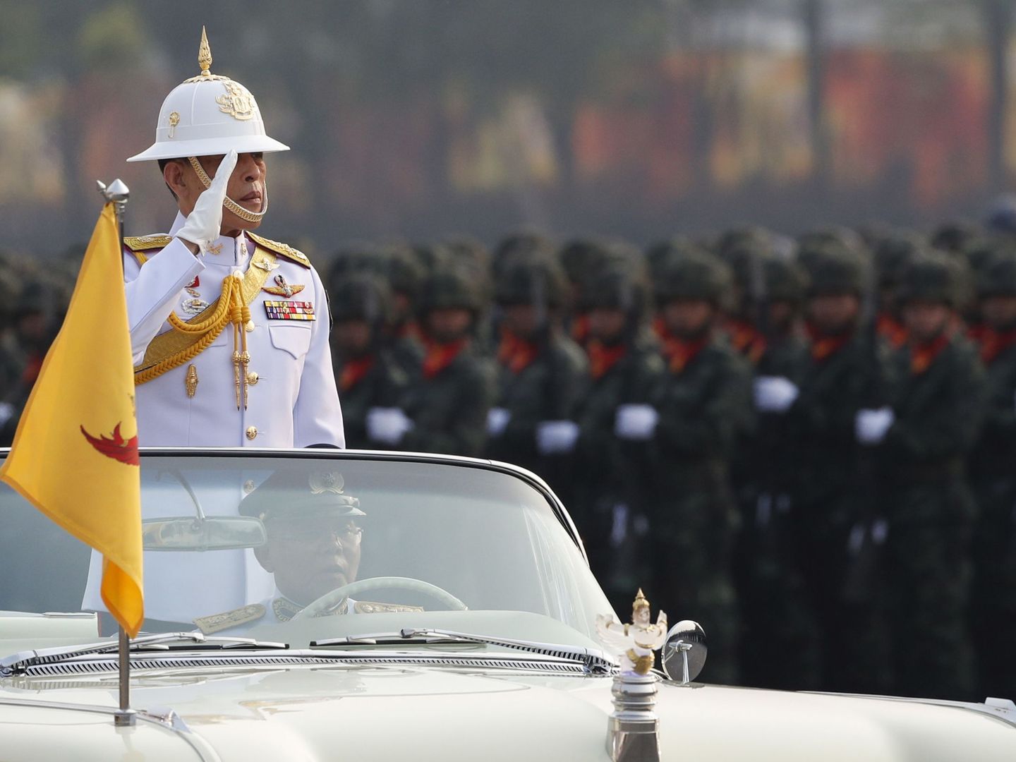 El rey de Tailandia, Maha Vajiralongkorn Bodindradebayavarangkun, en un desfile militar. (EFE)