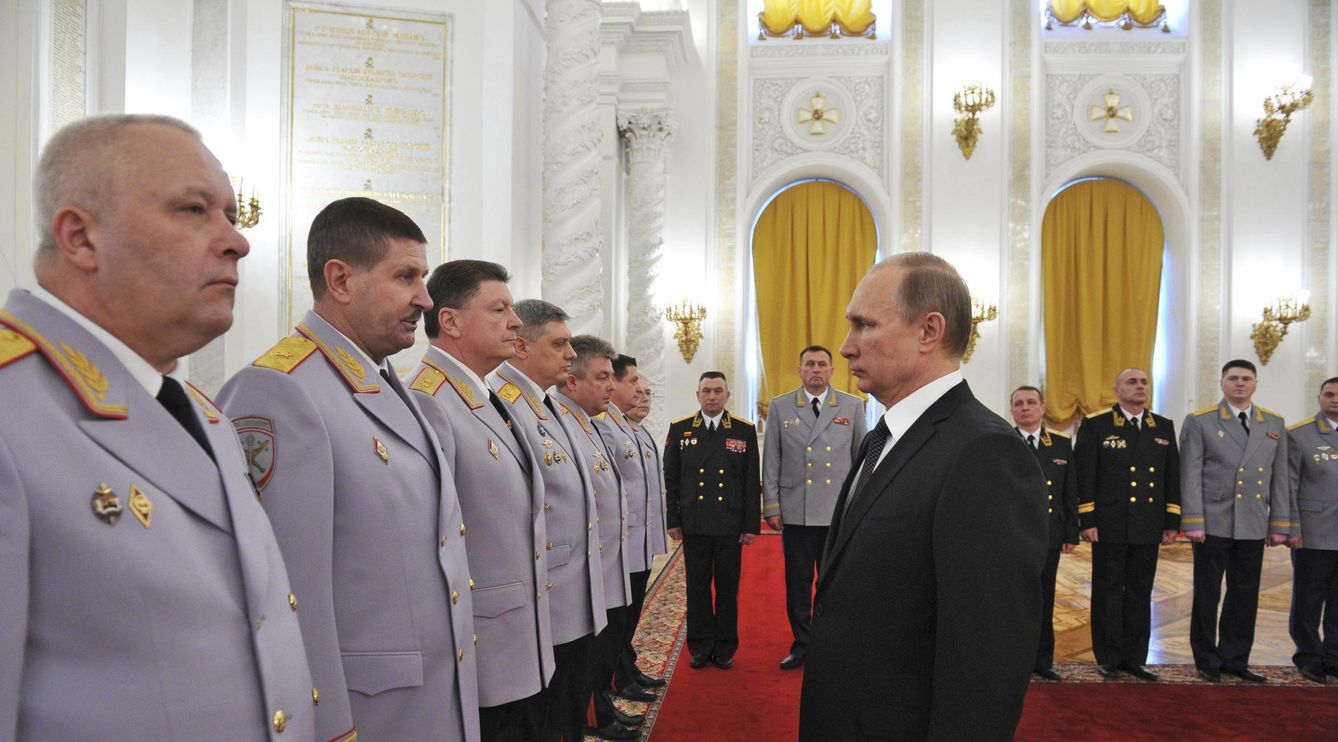 Foto: Putin recibe a oficiales retirados durante una ceremonia en Moscú (Reuters).
