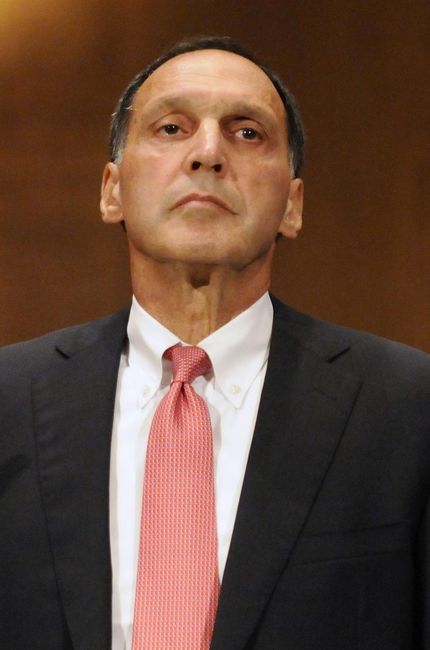 Former Lehman Brothers Chairman and CEO Richard Fuld is sworn in before the Financial Crisis Inquiry Commission in Washington, in this file photo taken September 1, 2010. A federal judge on Fridaydismissed a lawsuit by former Lehman Brothers Holdings employees seeking to hold Fuld liable for their retirement plan losses as the Wall Street bankplunged into its 2008 bankruptcy.   REUTERS/Jonathan Ernst/Files