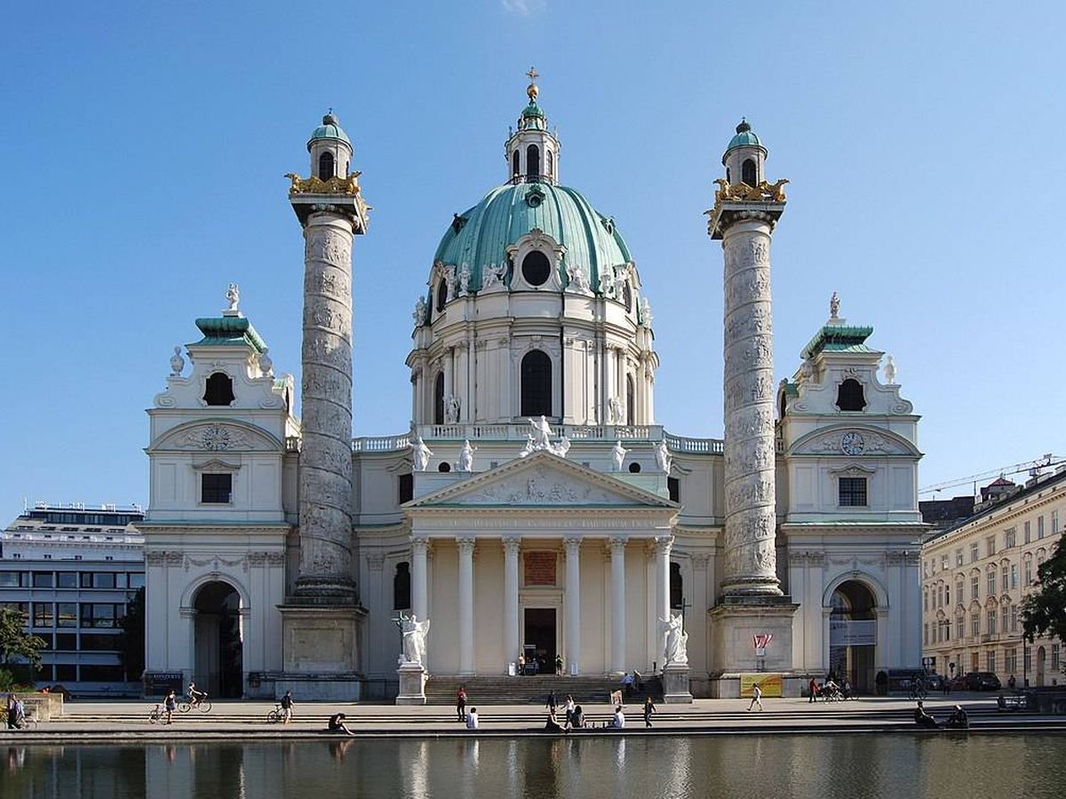 Foto: Iglesia de San Carlos Borromeo situada en la ciudad de Viena (Austria).