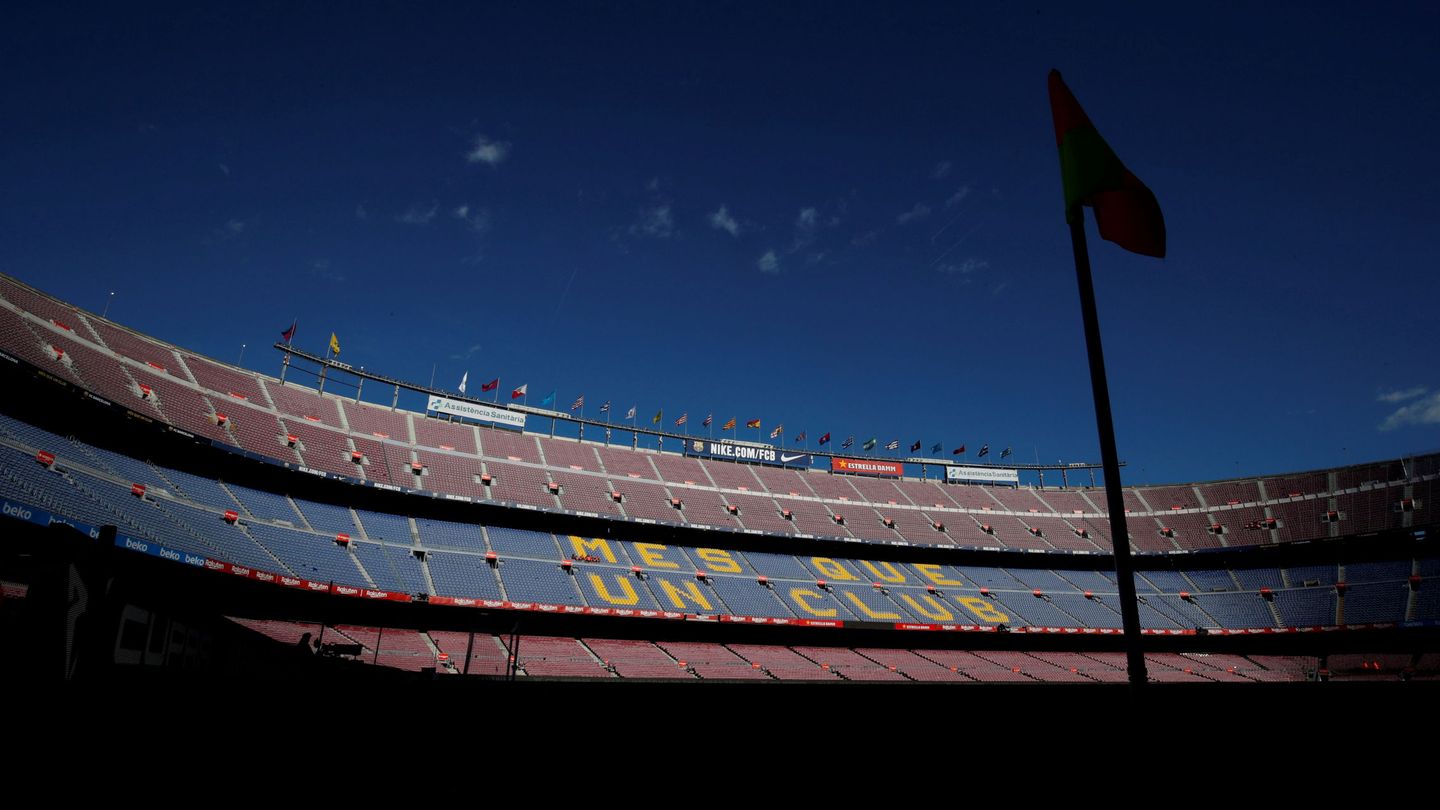 El Camp Nou no lucirá durante este próximo mes ante la falta de público. (EFE)