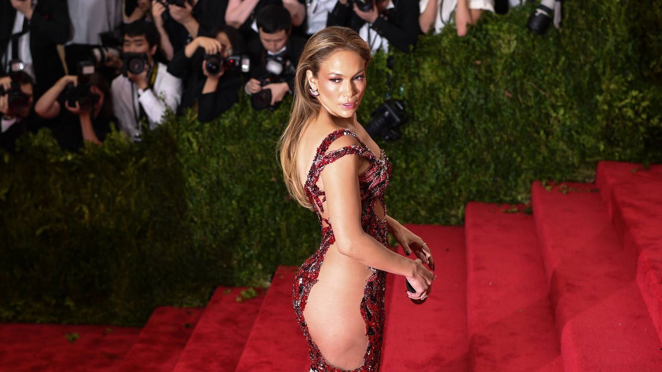 Del primero al último: los 14 looks de Jennifer Lopez en la Met Gala