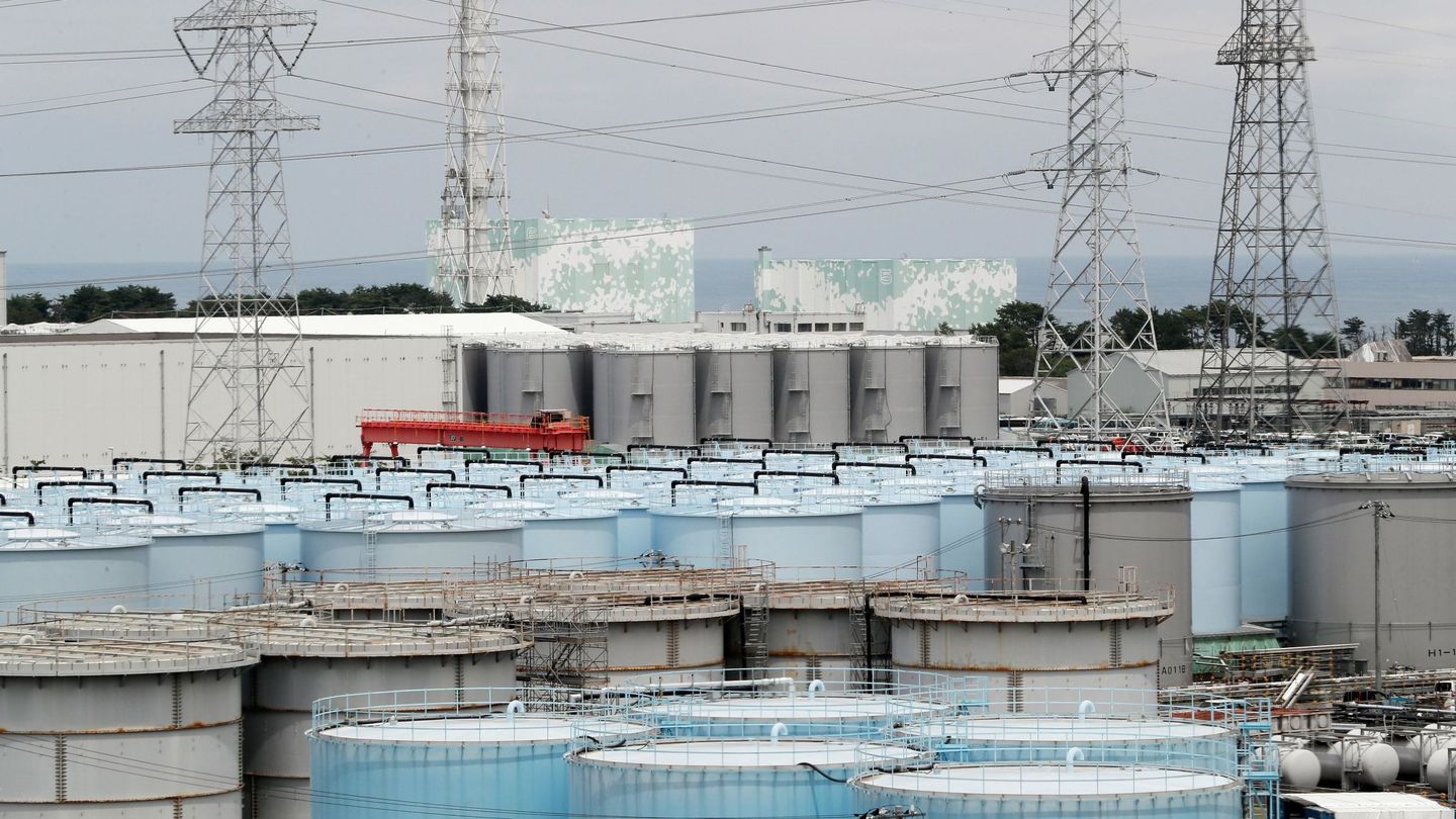 Imagen de los tanques donde se almacena el agua contaminada con radiación en la prefectura de Fukushima, Japón. (EFE)