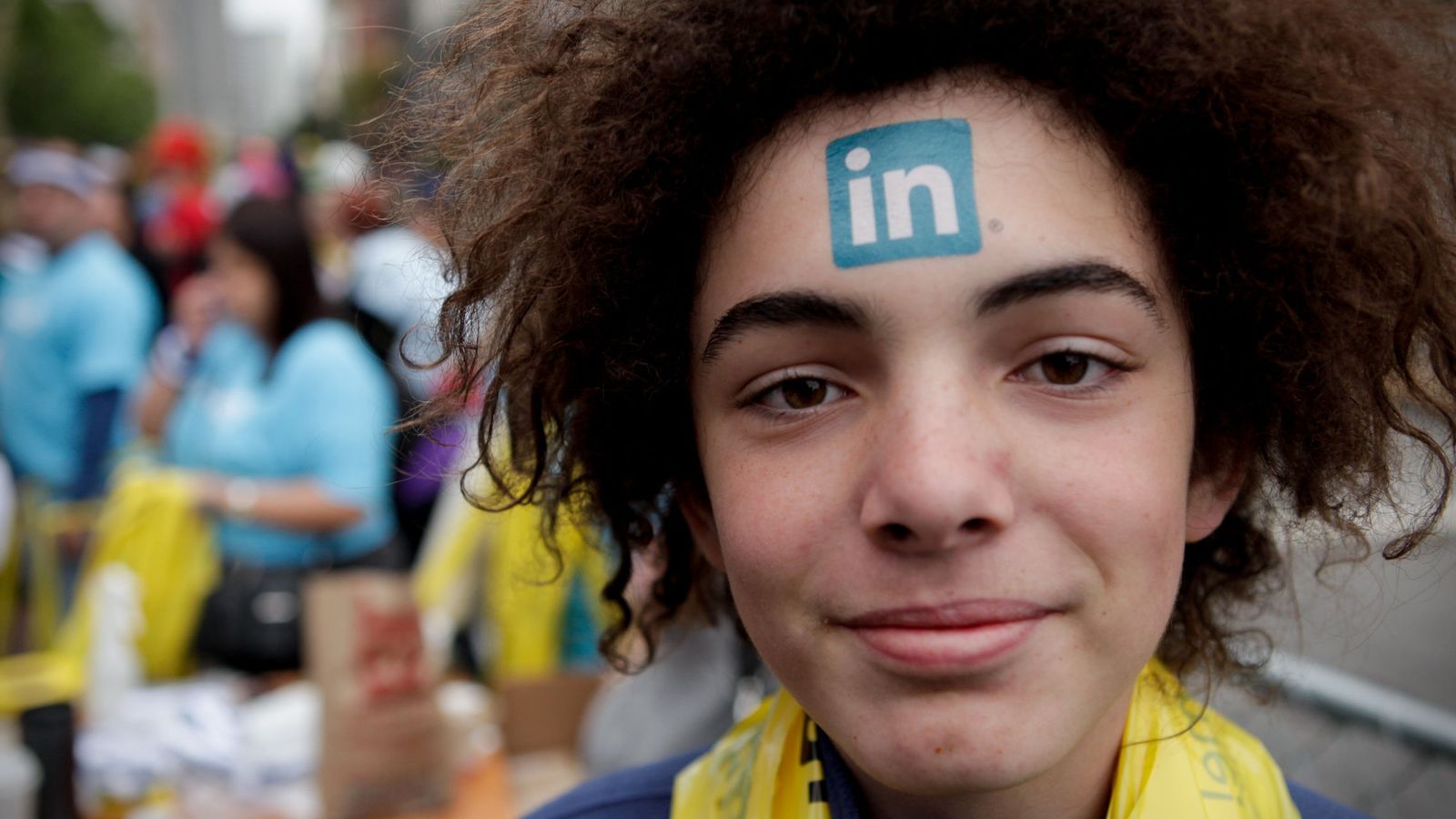 Foto: Conectar con un reclutador en Linkedin puede ser la mejor forma de encontrar empleo, pero, si das con uno falso, puede acabar muy mal. Foto: A Name Like Shields Can Make You Defensive (Flickr).