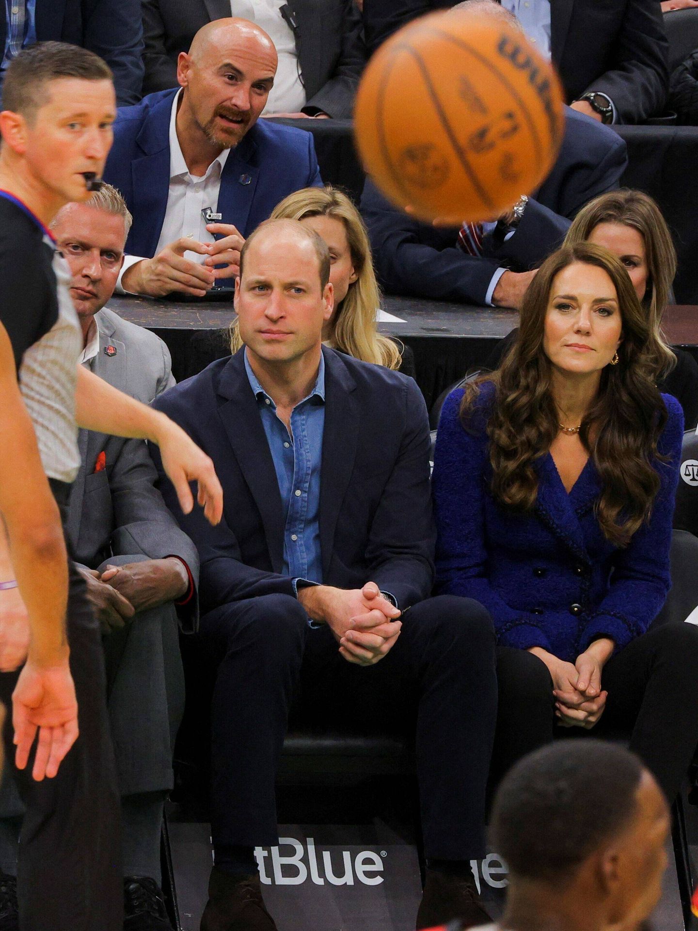 Guillermo y Kate, durante el partido de baloncesto. (Reuters)