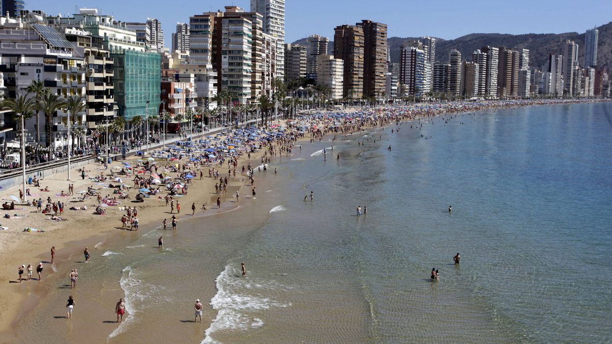 La recuperación irrumpe en la costa y revive el sueño español de la casa en la playa