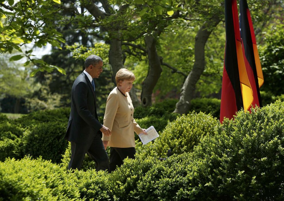 Foto: El presidente de EEUU, Barack Obama, y la canciller alemana, Angela Merkel, caminan por los jardines de la Casa Blanca el pasado mayo. (Reuters)